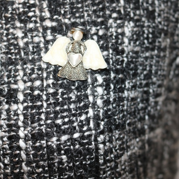 Dana Buchman size 6 W/angel pin included $ firm - Picture 3 of 8